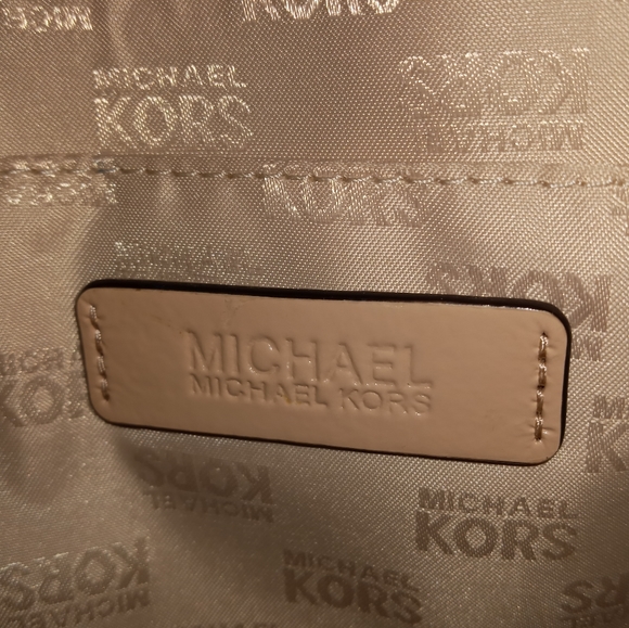 MICHAEL KORS Jet Set Large Embossed Logo Patent Leather Tote Bag Nude w/ COA - Picture 9 of 15
